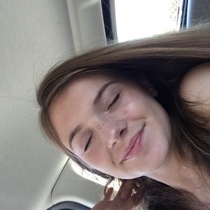 Meet your Posher, Alexia